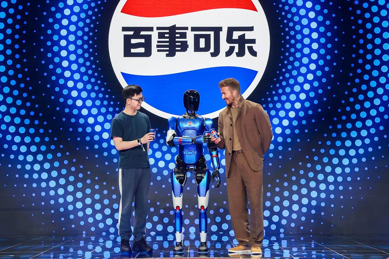 LEwin樂玩機器人攜手百事中國共創“百事藍寶” 共燃渴望新章